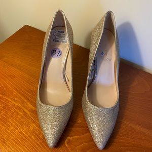 GUC Nine West gold sparkle pumps size 8.5